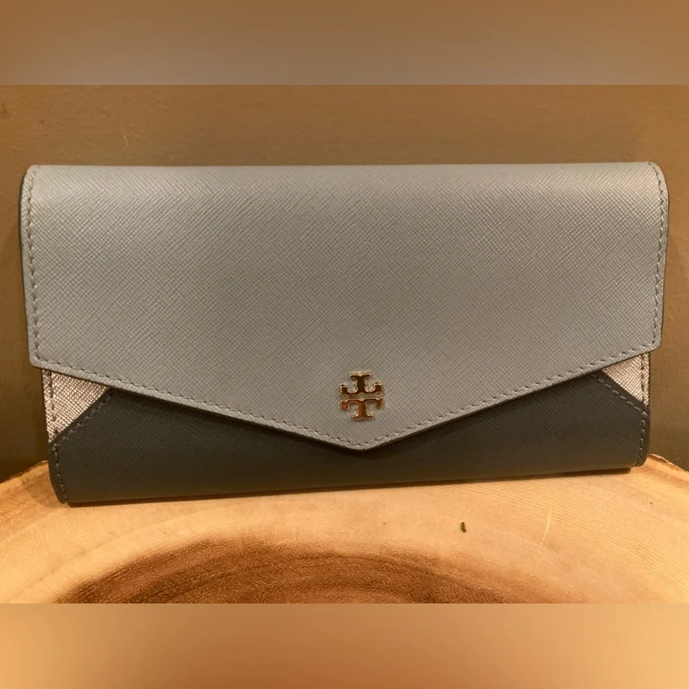 Tory Burch metallic color block envelope Wallet Silver‎ & Blue New - Picture 2 of 7